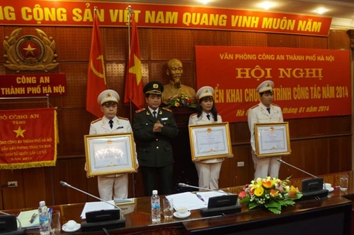 Tổ chức 4 đợt thi đua do CATP Hà Nội phát động