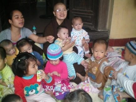 34 trẻ em và người già ở chùa Bồ Đề đến nơi ở mới