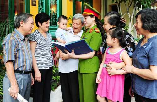 Luôn nêu cao tinh thần trách nhiệm vì nhân dân phục vụ