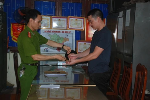 Nghiện ma túy “đá”, cưỡng đoạt chủ hiệu vàng