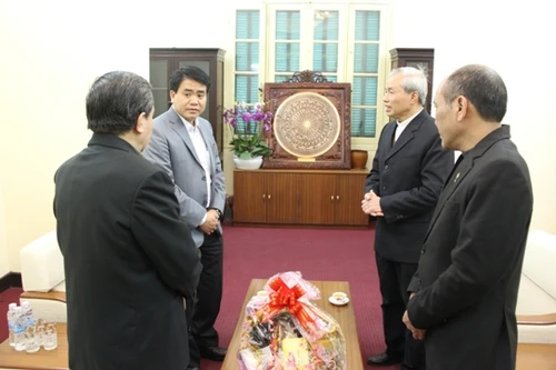 Linh mục Chính xứ Giáo xứ Hàm Long chúc Tết Công an Hà Nội