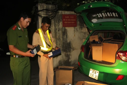 Thu giữ gần 2000 bao thuốc lá lậu