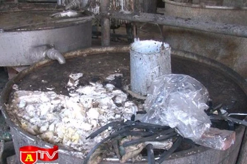 Lực lượng chức năng thu giữ 3 tấn mỡ "bẩn"