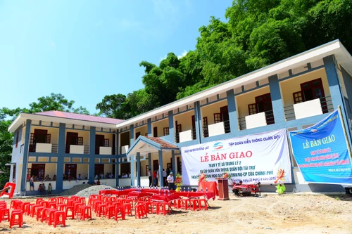 Viettel bàn giao trạm xá xã Mường Lý II cho địa phương
