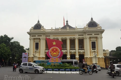 Hà Nội trang hoàng rực rỡ trước ngày Quốc khánh 2-9