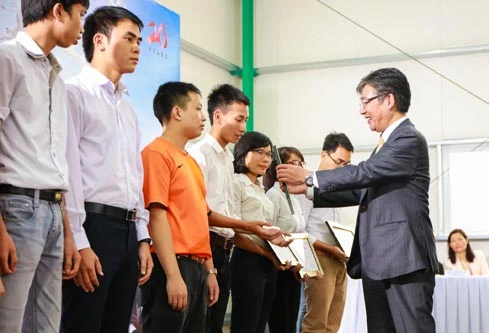 Toyota Việt Nam trao học bổng cho sinh viên xuất sắc