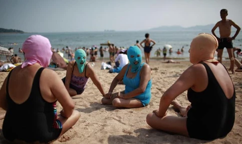 "Phong cách" mới cho thời trang đi biển 