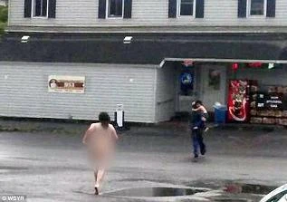 Phê "thuốc"…bóp cổ con, khỏa thân tấn công cảnh sát