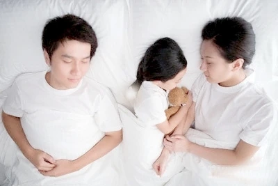Trẻ ngủ chung với bố mẹ ít bị thừa cân, béo phì