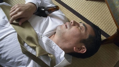 Nghiện rượu làm tăng nguy cơ đột quỵ sớm