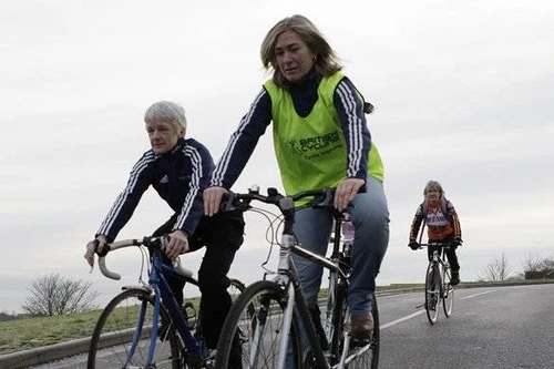 Đạp xe không đúng, phụ nữ có thể bị suy giảm chức năng tình dục