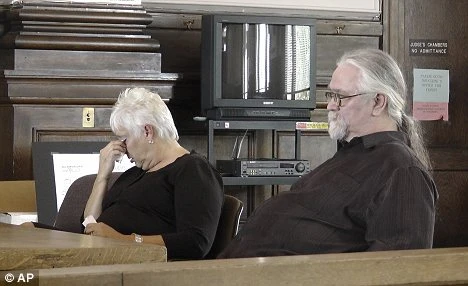 Vào bệnh viện cắt bao quy đầu, bị bác sĩ cắt luôn… “cậu nhỏ”