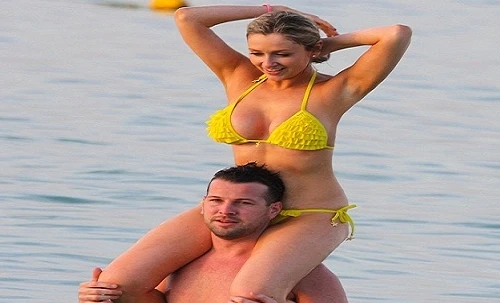 Bỏng mắt với đường cong của mỹ nhân Anh