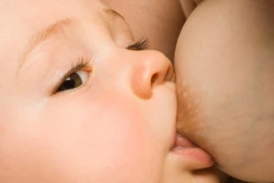 Hợp chất trong sữa mẹ bảo vệ trẻ khỏi lây nhiễm HIV