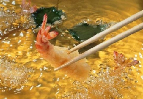 Hiểm họa từ dầu ăn chiên lại