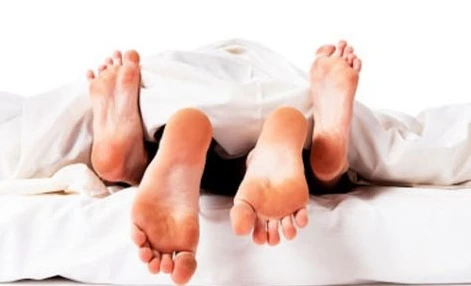 Mất ngủ triền miên vì tiếng “mây mưa” của hàng xóm