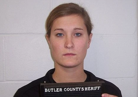 Nữ giáo viên 24 tuổi “mây mưa” với 4 nam sinh