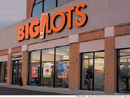 Thoát y trước cửa hàng quần áo để “chôm” đồ