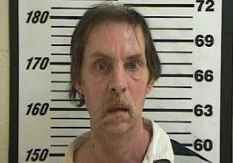 Bắn hàng xóm vì hoang tưởng “lên giường” với vợ