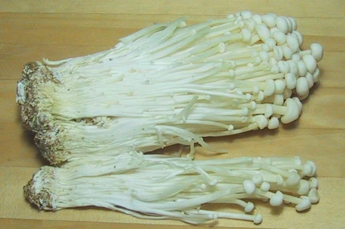 Trung Quốc: Nấm kim châm bị ngâm trong hóa chất cực độc