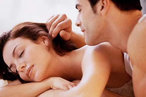 Mẹo nhỏ giúp bạn táo bạo hơn trong "chuyện ấy"