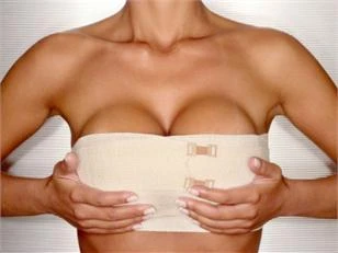 Hy hữu: Thoát chết nhờ độn ngực bằng silicon 