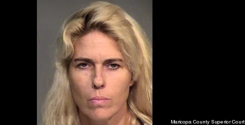 Bỏ con cho người lạ trông vì mẹ thèm…sex