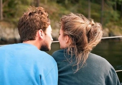 Vượt qua sự chênh lệch tuổi tác