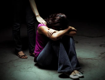 Nạn nhân bị tấn công tình dục ít được điều trị đau