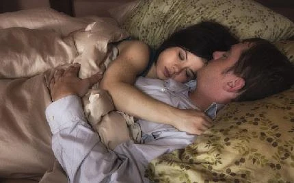 Kiếm được 260USD/ngày nhờ dịch vụ ngủ ôm người lạ