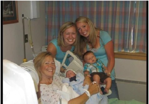 Kỳ lạ bà sinh ra... cháu