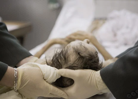 Thanh niên 20 tuổi bị hàng xóm bóp “cậu nhỏ” tới chết