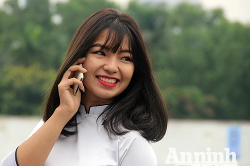 Ngắm nữ sinh Hà Nội rạng rỡ ngày khai mạc Giải bóng đá học sinh THPT 2017