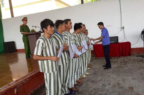 Công bố quyết định giảm thời hạn chấp hành án phạt tù đối với phạm nhân 