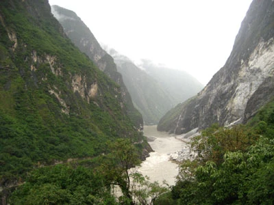 Lật tẩy âm mưu kẻ giết bạn giấu xác vào khe núi (1)