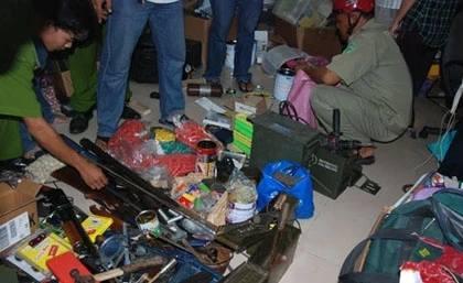 Kinh hãi trước "kho hàng nóng" của kẻ bắn tình địch trên phố