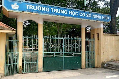 ​Hơn một nghìn học sinh tiểu học, THCS Ninh Hiệp bị cản trở, không được cho đến trường