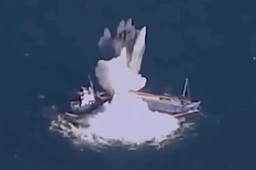 Tàu hàng vô chủ bị chiến đấu cơ Mỹ chẻ làm đôi ở Vịnh Mexico