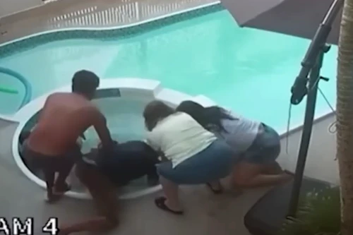 Khoảnh khắc bé gái 8 tuổi mắc kẹt dưới bể bơi trong 85 giây