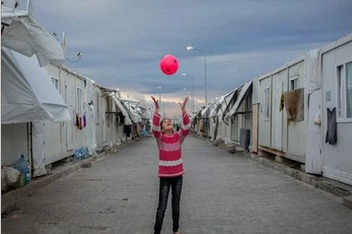 Một em bé Syria mất mạng khi đang xếp hàng nhận viện trợ