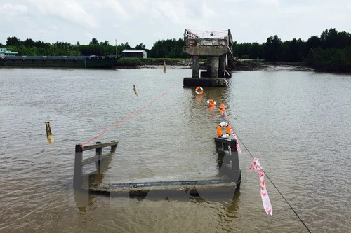 Phó Thủ tướng yêu cầu làm rõ nguyên nhân cây cầu trị giá 4 tỷ đồng, vừa xây đã sập