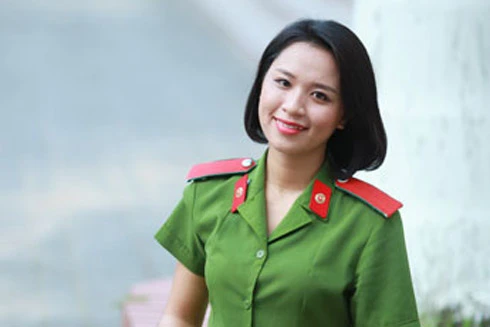 Nữ thủ khoa đầu tiên của ĐH PCCC được phong quân hàm Trung úy