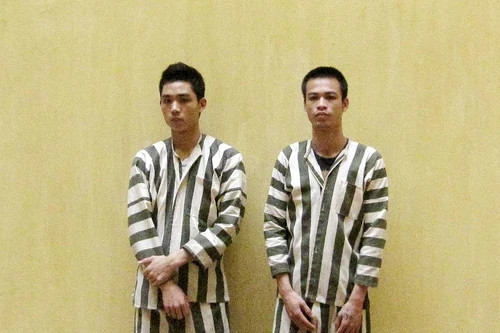 Ngang nhiên mang dao đi thu tiền bến bãi