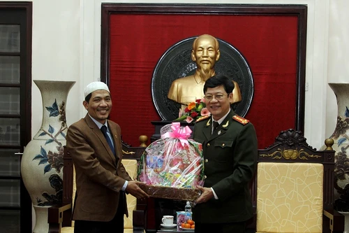 Đoàn đại biểu Thánh đường Hồi giáo Al Noor đến thăm và chúc Tết CATPHN