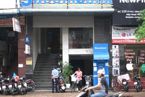 Táo tợn cướp xe máy của khách đi rút tiền ở cây ATM