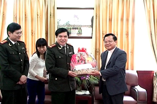 Đoàn Giáo xứ Thái Hà chúc Tết lực lượng CAQ Đống Đa