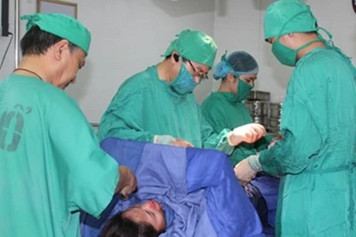 Thai phụ suýt tử vong vì tự phá thai bằng thuốc