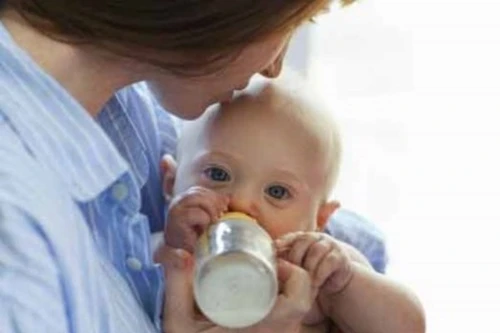 Nghiêm cấm quảng cảo sản phẩm thay thế sữa mẹ trong bệnh viện