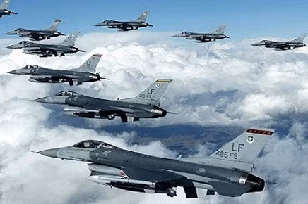 [ẢNH] Tiêm kích F-16 đảo Đài Loan ào ạt ném bom diễn tập