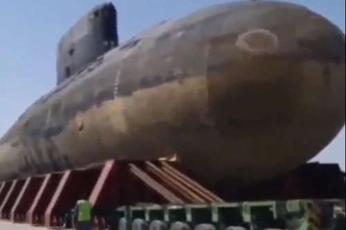 [ẢNH] Cho tàu ngầm Kilo thị uy trên mặt đường, Iran vô tình phơi bày sự thực trớ trêu